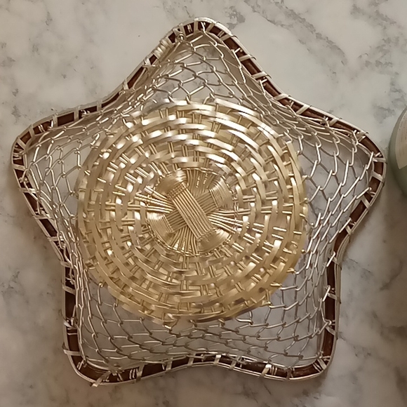 Christmas Decor Silver Star Wire Basket 12" X 11" X  3" Deep Gift Basket Holiday - Picture 4 of 4